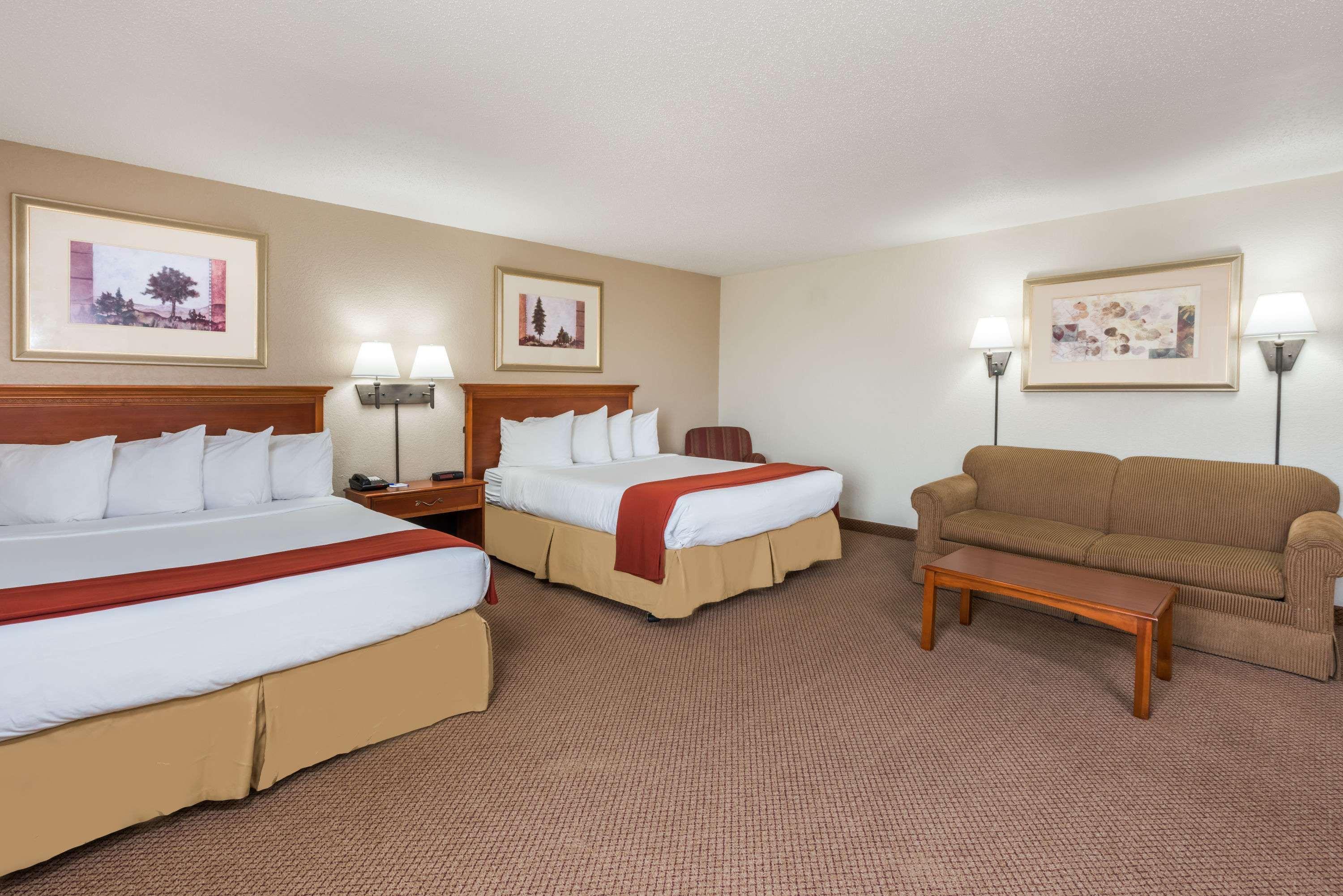 Seasons Inn & Suites Highland Exteriér fotografie
