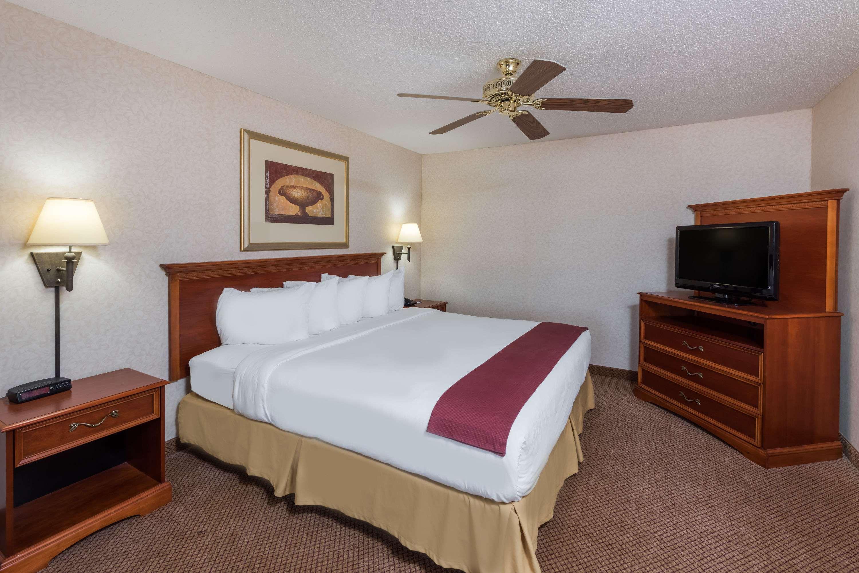 Seasons Inn & Suites Highland Exteriér fotografie