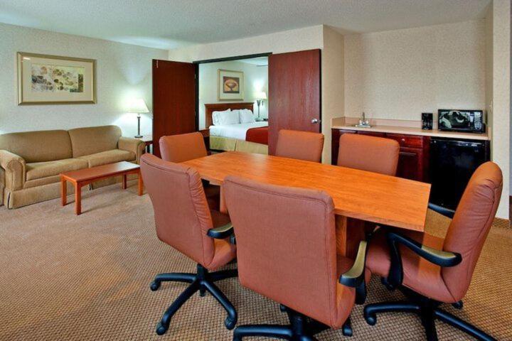 Seasons Inn & Suites Highland Exteriér fotografie
