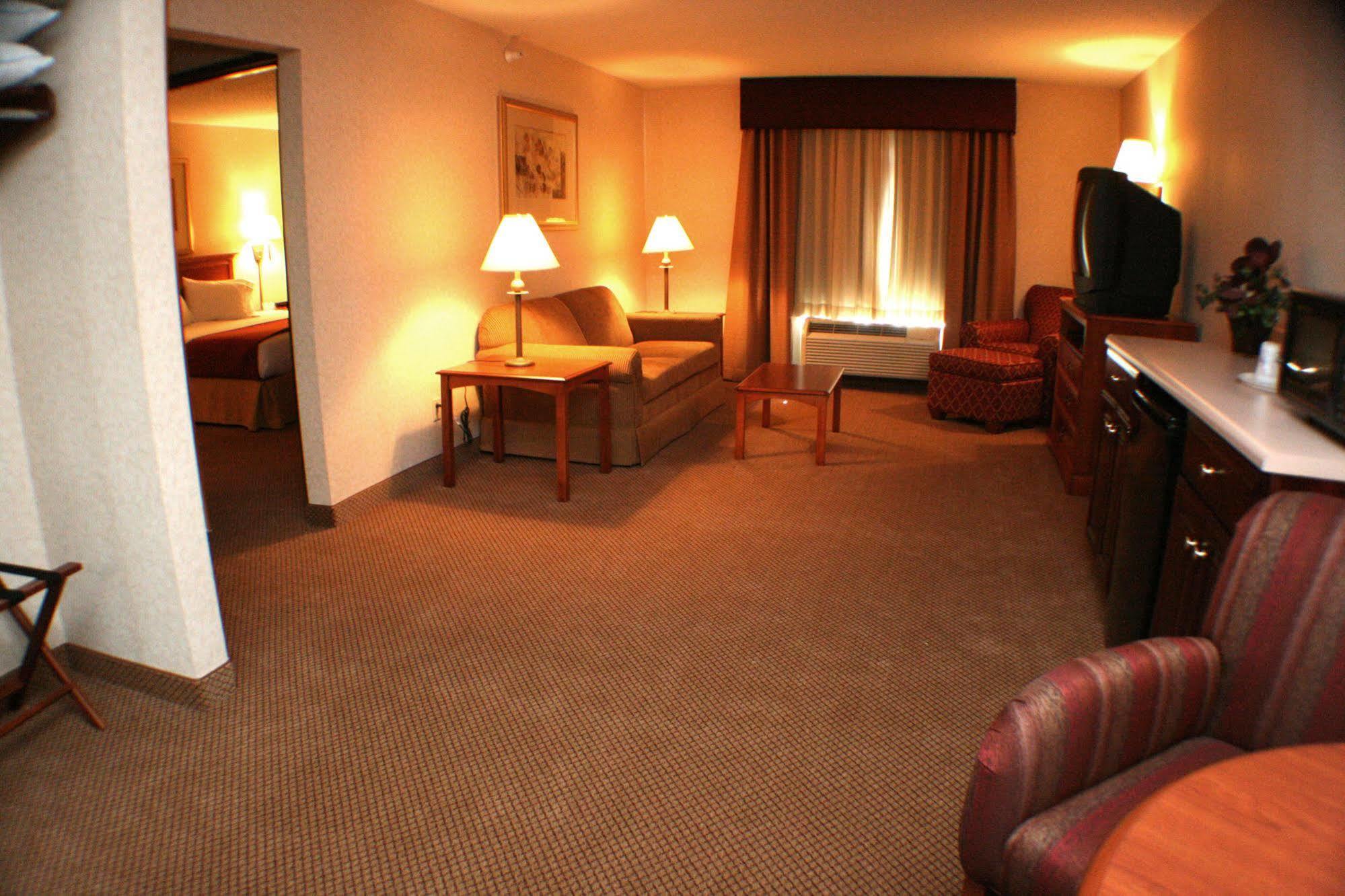 Seasons Inn & Suites Highland Exteriér fotografie